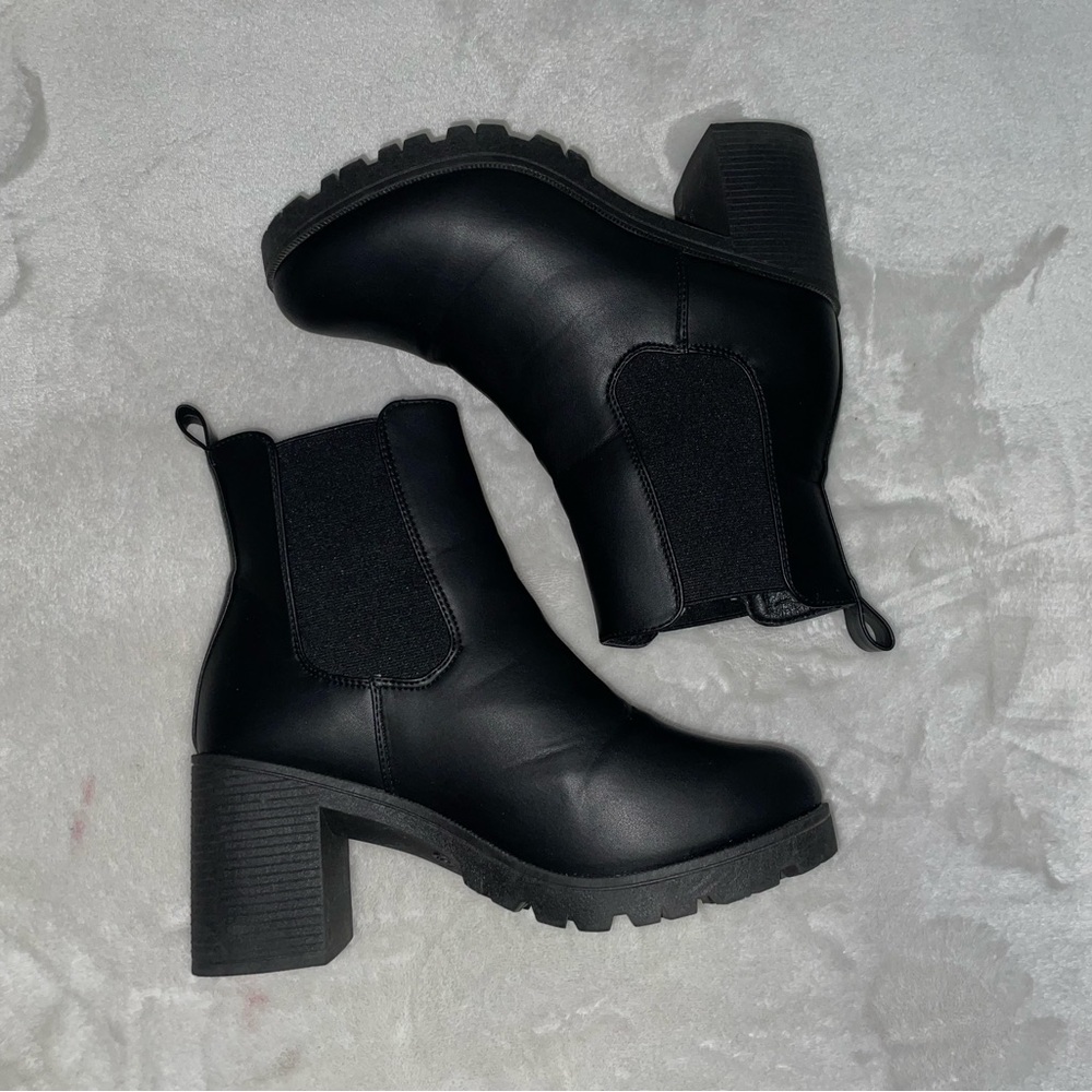 Heeled Chealsea Boots